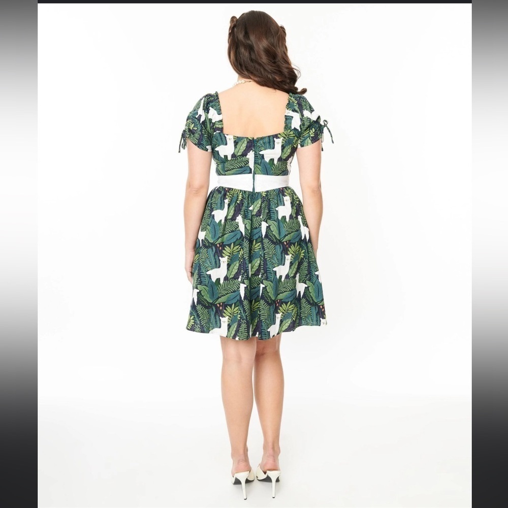 Unique Vintage 1950s Green Leaf & Llama Print Cotton Dakota Flare Dress - Picture 2 of 13